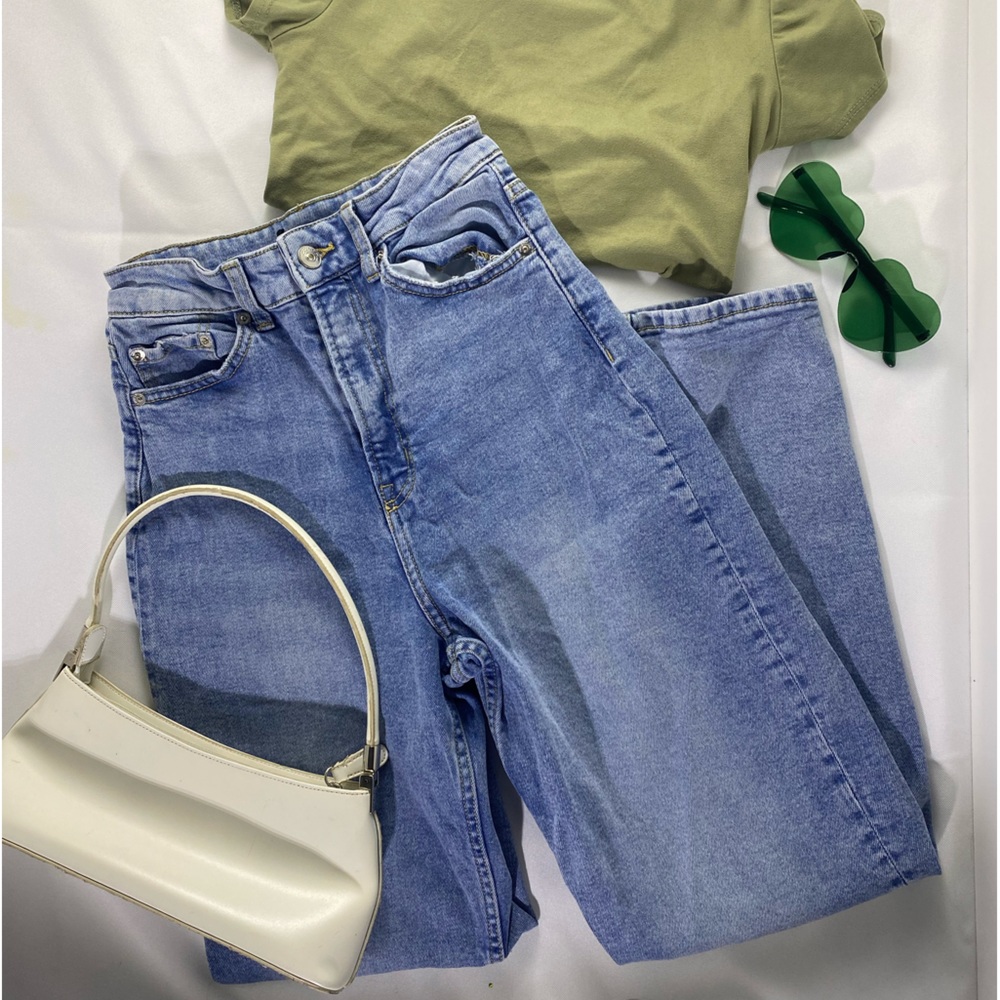H&M blue high rise mom jeans size 2